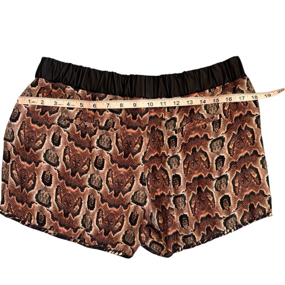 Animale Snakeskin Print Shorts M - Picture 7 of 9